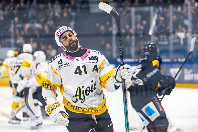 La déception de Pierre-Edouard Bellemare après avoir offert le 2-0 à Fribourg. (Photo : Keystone/Cyril Zingaro)