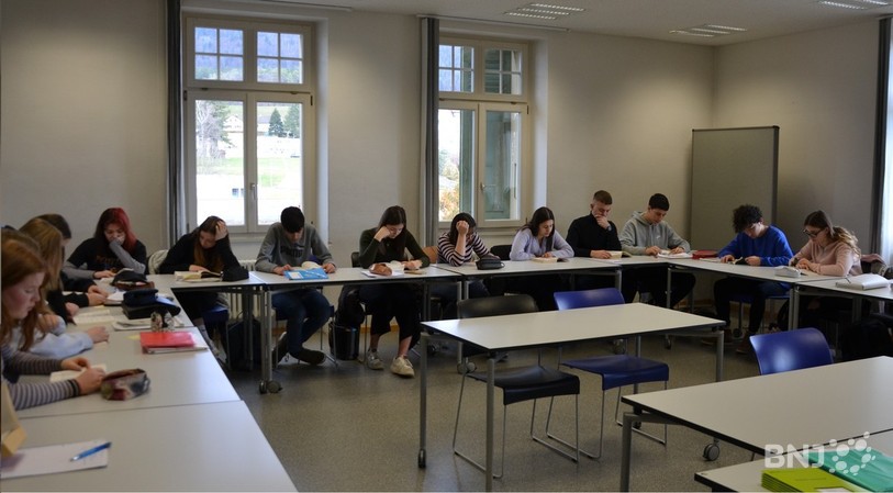 Les élèves lisent 15 minutes par jour, de 10h25 à 10h40.