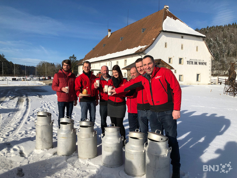 L'équipe de la Fête de la Tête de Moine fait honneur au thème choisi cette année: le lait cru.
