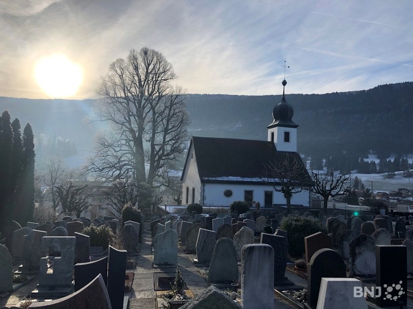 Le nivellements des tombes à lieu environ tous les 5 ans au cimetière de Valbirse.