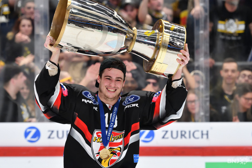Bastien Pouilly avait célébré la victoire en coupe avec ses partenaires avant d'être placé en observation au CHUV à Lausanne.