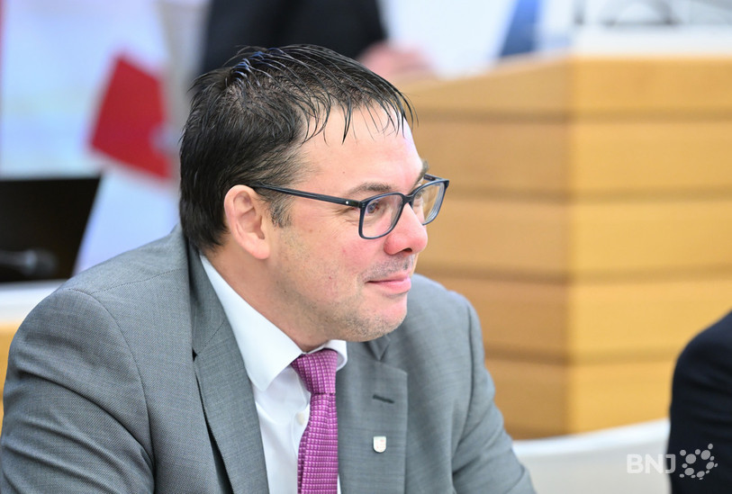 Stéphane Theurillat a répondu à une interpellation sur le chômage des frontaliers mercredi au Parlement. (Photo : Georges Henz/archives).