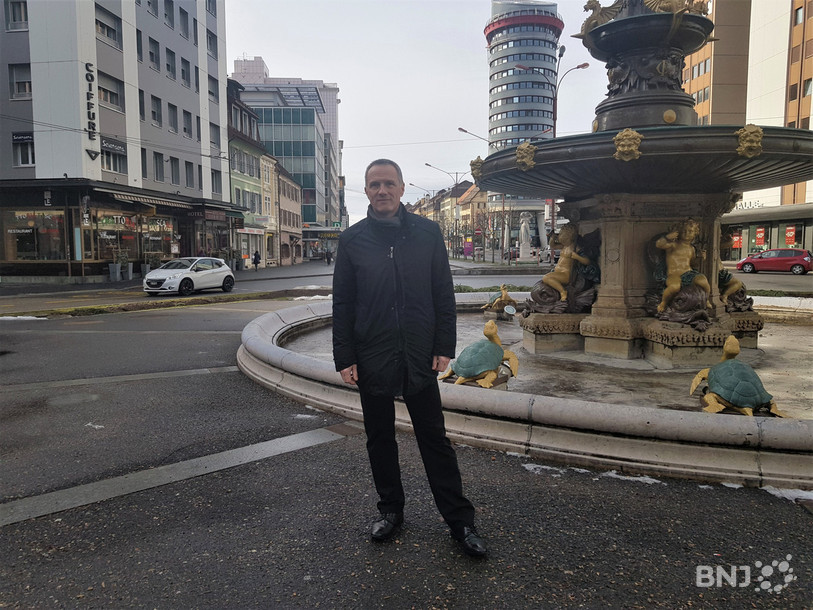 Laurent Kurth a emmené Armelle en balade à travers les rues de La Chaux-de-Fonds.