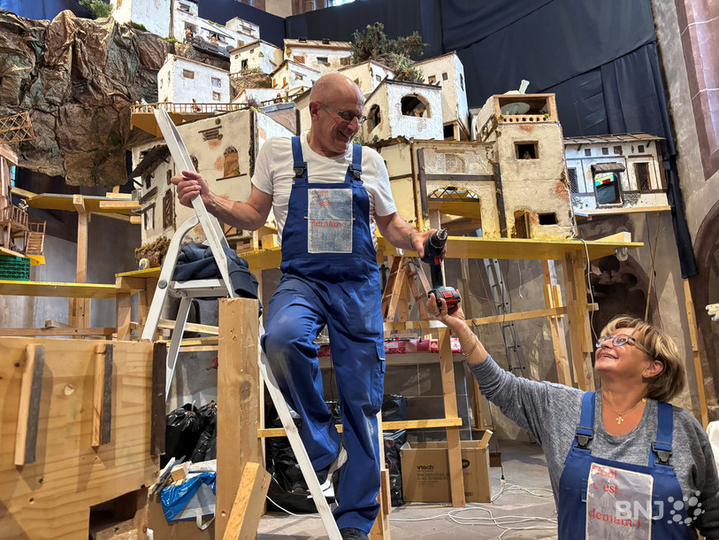 Maurice Bianchi et Crea Calame travaillent main dans la main pour le montage de la Crèche aux cinq sens.
