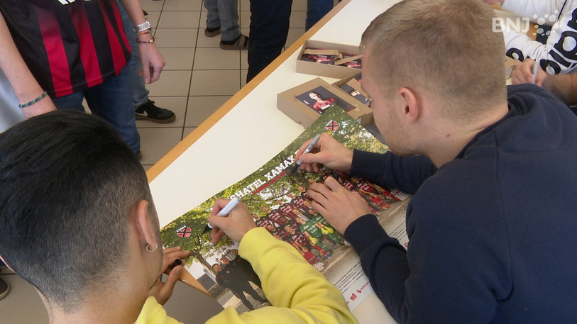 Musa Araz et Gaëtan Karlen ont été assaillis par les fans.