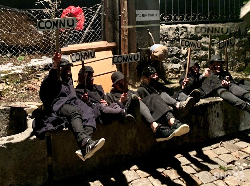 Comme de coutume, quelques jeunes filles ont terminé dans la fontaine du Noirmont.