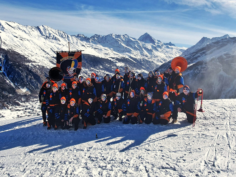 La Sexy-Clique de Delémont a entamé ses 30 ans d'existence à Evolène, en Valais. (Photo : Sexy-Clique)