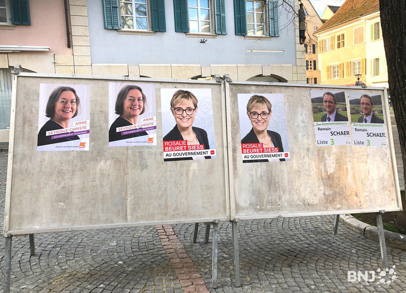 La socialiste Rosalie Beuret (au centre) est arrivée en tête du premier tour de l'élection partielle au Gouvernement jurassien. Elle est suivie de la PDC Anne Seydoux-Christe (à gauche) et de l'UDC Romain Schaer (à droite).