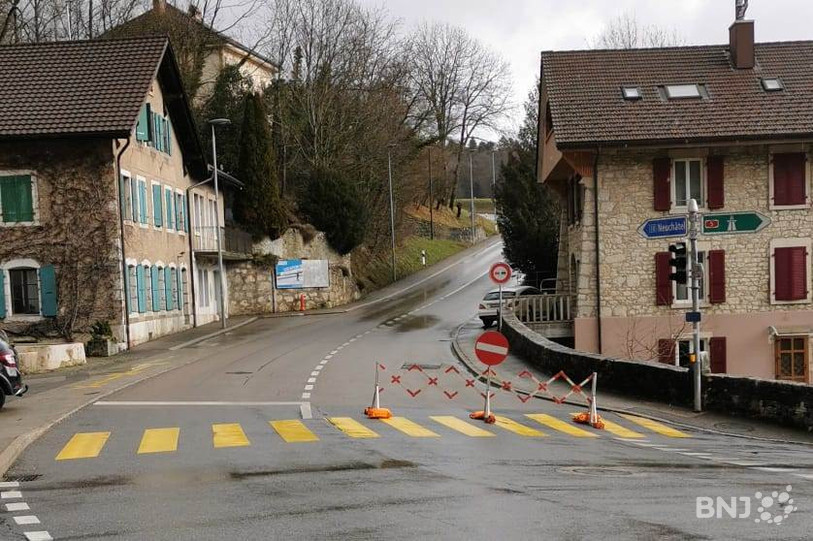 Ce lundi matin, la route entre Rochefort et Corcelles a dû être fermée.