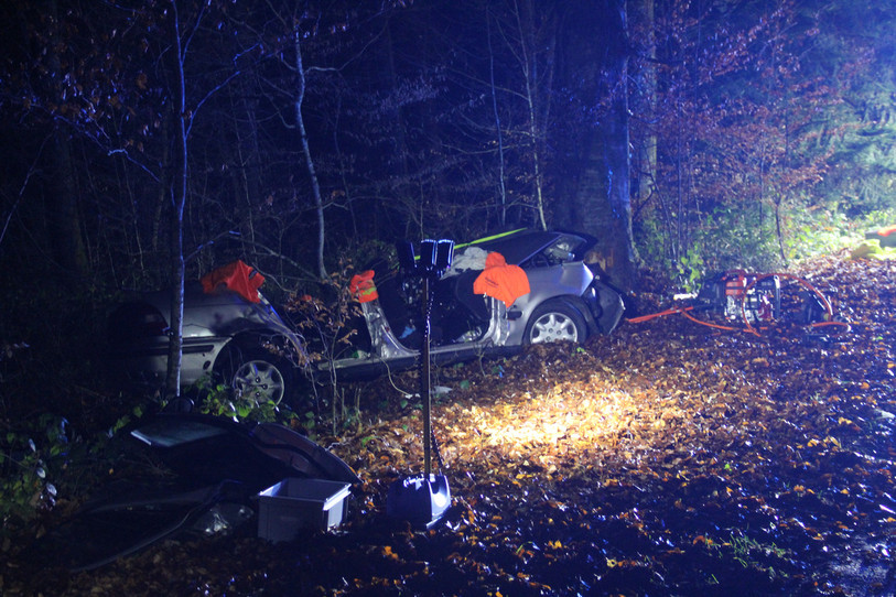 L’automobiliste a fini sa route contre un arbre au lieu-dit « Les Vernes ». (Photo : police cantonale jurassienne.)