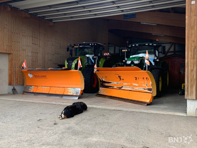Les tracteurs équipés par Hans-Ruedi Röthenmund ont passé une grande partie de leur hiver dans le garage...