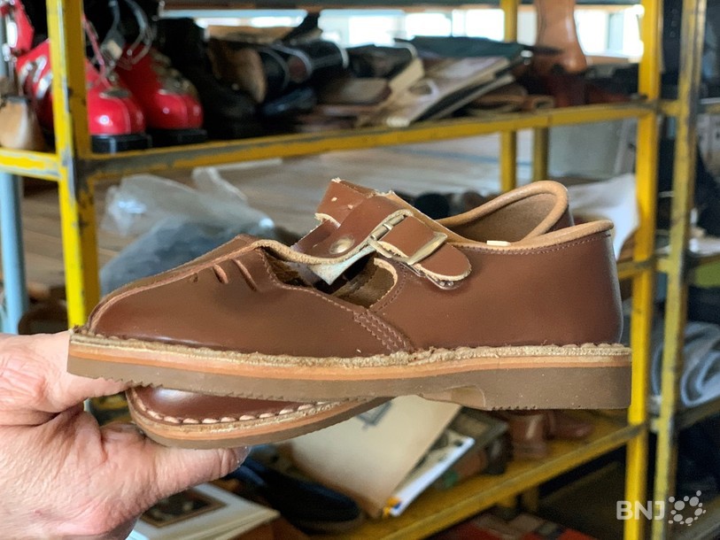 Un modèle de chaussures de ville pour enfants, fabriqué en 1950 à Porrentruy par Minerva SA et alors vendu au prix de 16 francs.