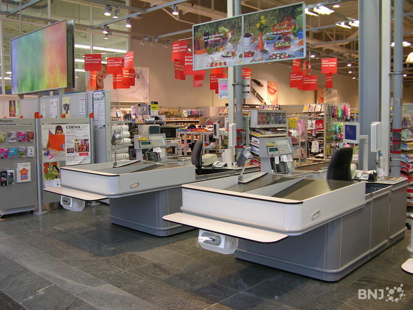 Les magasins ne vendent plus que des biens de première nécessité en ces temps de crise.