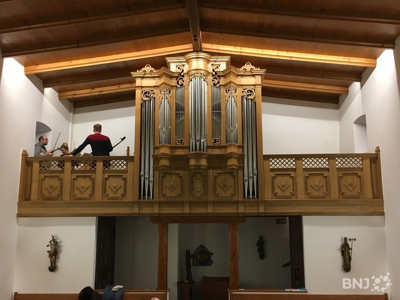 L'orgue de Beurnevésin fait de la place à d'autres musiciens et chanteurs.