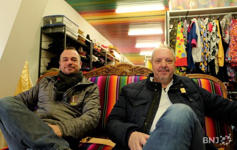 Dans la salle des costumes avec Yann Beuret (à gauche) et Alain Laurent.