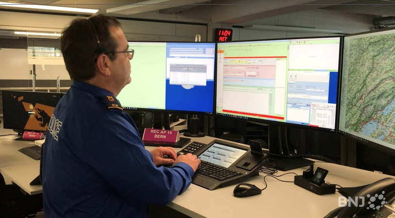 Dans ses nouveaux locaux biennois, la centrale d'engagement est prête à tout moment à accueillir les autres antennes bernoises si celles-ci devaient faire face à une panne de leurs installations.