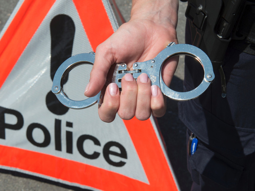 La police neuchâteloise a recensé de nouveaux cas de tentatives d'arnaque au faux policiers. (Photo : Keystone / Sandro Campardo)