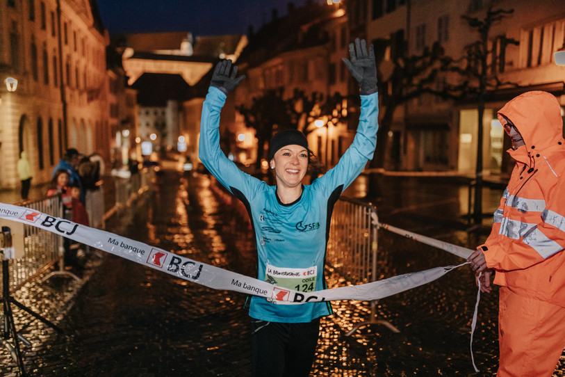 Odile Spycher les bras au ciel à l'arrivée ! (Photo: La Bruntrutaine - Colin Girard)