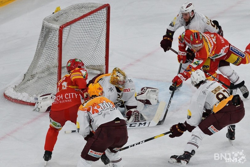 La série entre Bienne et Genève-Servette s'annonce pleine de suspense et passionnante. (Photo: Archives)