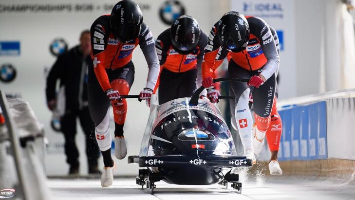 Quentin Juillard (à gauche) lors des entraînements sur la piste d'Altenberg. (Photo: IBSF)