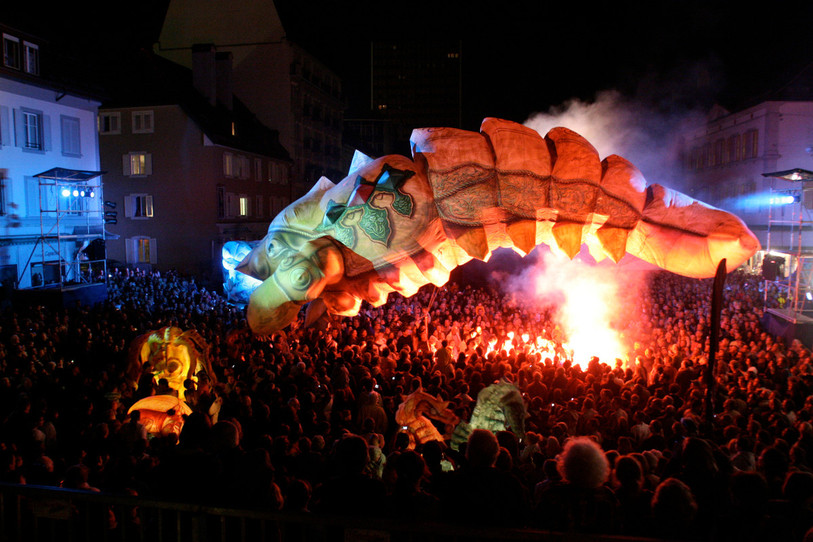 Les Plasticiens volants et leurs sculptures géantes font partie de la programmation spéciale 20e édition de Festi'neuch. Photo : Brigou.