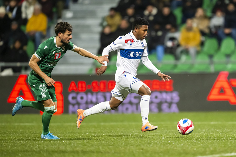 Aurélien Chappuis (en vert) est vite devenu un pilier de son nouveau club d'Yverdon Sport. (Photo : Keystone / Jean-Christophe Bott)