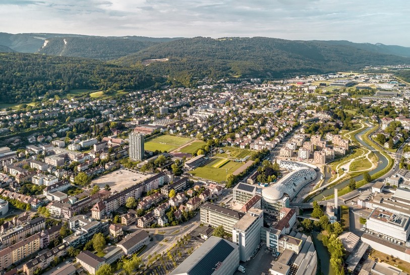 Le concept « Fleur de la Champagne » de GURZELENplus verra le jour sur le parking situé non loin de l'ancien stade de la Gurzelen. (Photo : Ben Zurbriggen/ Ville de Bienne)