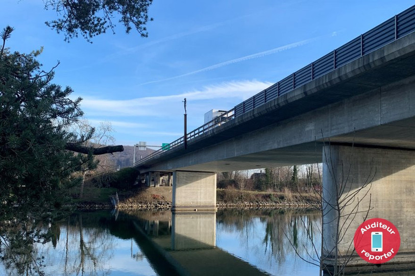 Les tôles du pont de Thielle recouvriront bientôt l'ensemble de la structure.