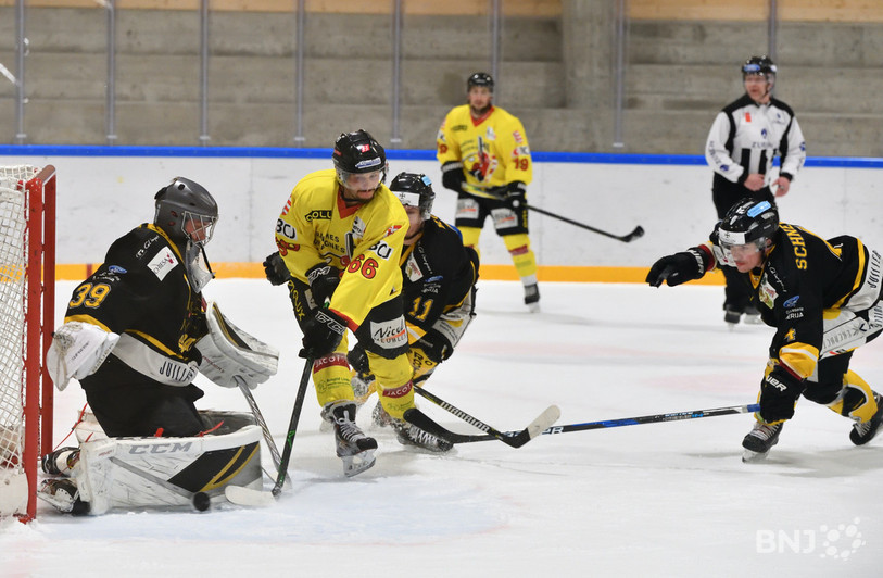 Le HC Franches-Montagnes mène 2-0 dans la série face au HC St-Imier. (Photo: Georges Henz)