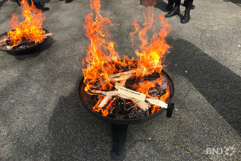 Le feu : un symbole destiné à libérer les femmes à l'occasion du 8 mars.