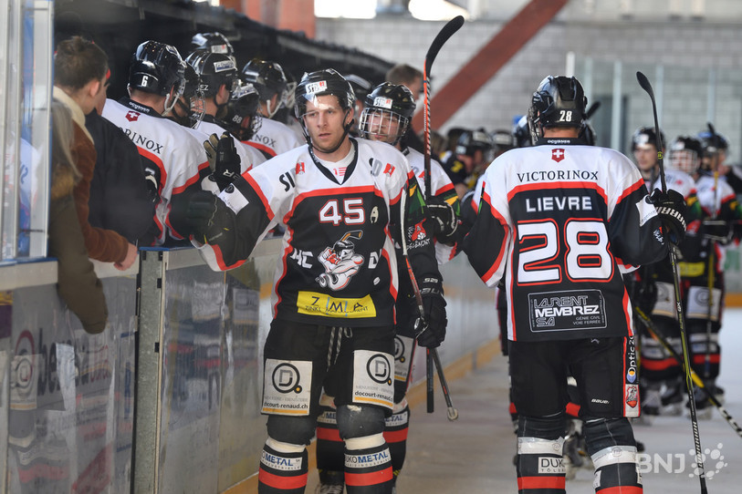 Le HC Delémont-Vallée, comme de nombreux clubs suisses, a vu sa saison prendre fin prématurément en raison de l'épidémie de coronavirus mais peut tout de même fêter une promotion (photo : archives/Georges Henz).