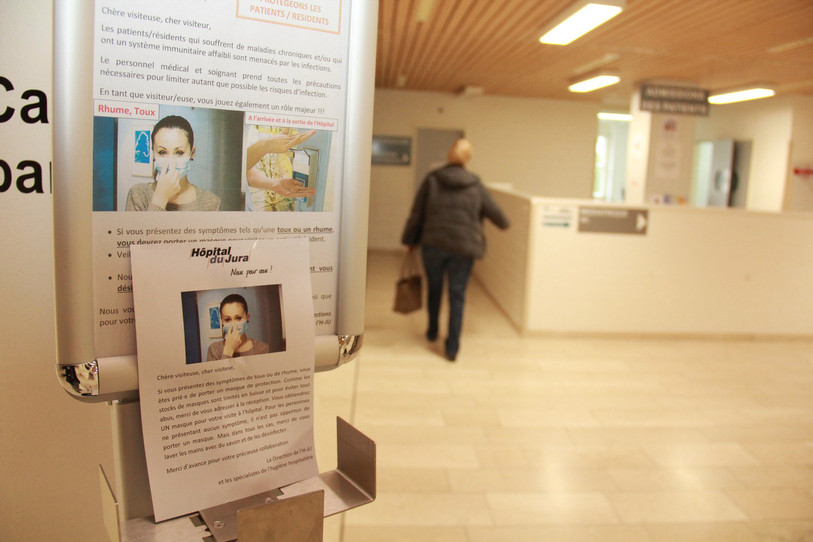 Panneau d'information sur le Covid-19. (Photo : H-JU).