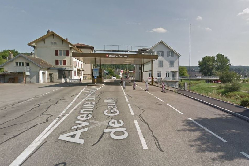 La douane de Boncourt Village est uniquement opérationnelle pour les travailleurs frontaliers du domaine de la santé (photo : Google Maps).