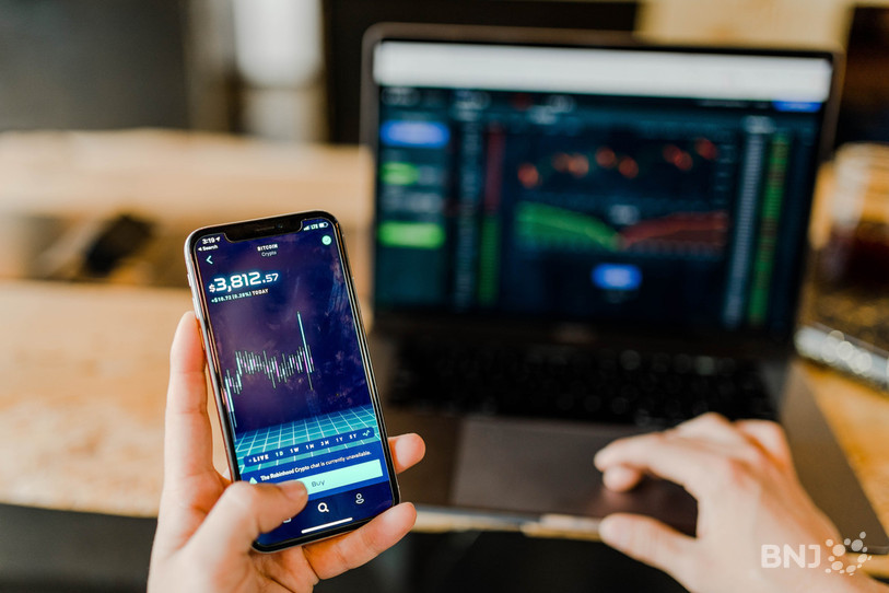 Les investisseurs gardent l’œil sur les cours de la bourse (photo d'illustration).