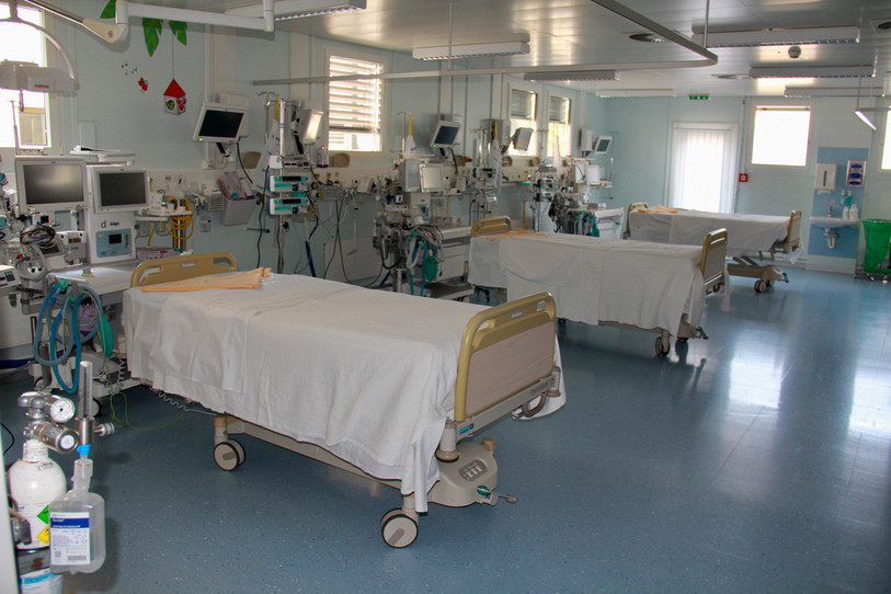 La salle de réveil transformée en salle de soins intensifs.