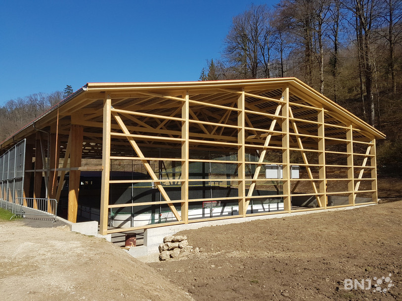 Une paroi doit encore être posée côté sud... lorsque le chantier pourra reprendre.