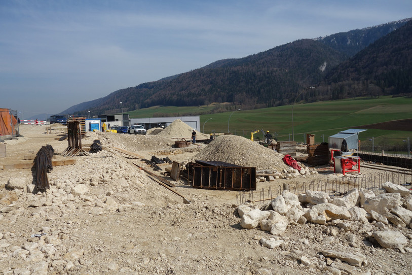 Les travaux ont débuté début mars et les ouvriers respectent les distances de sécurité d'après la commune. (Photo : Villeret Energie)