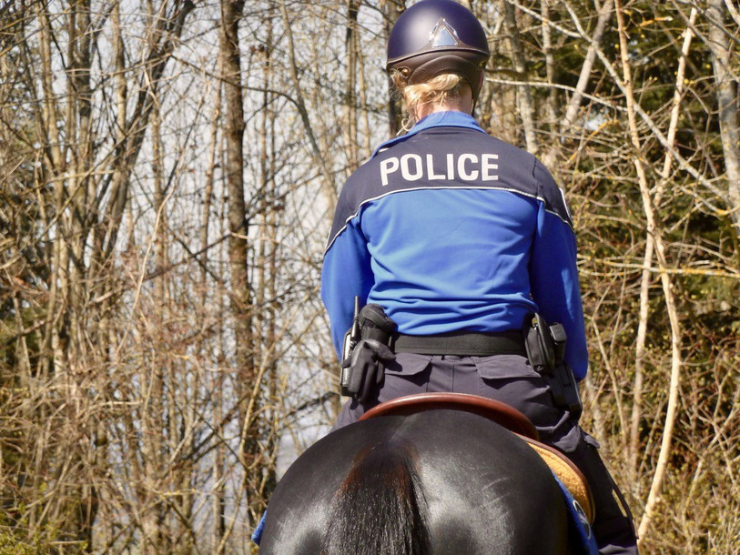 La brigade équestre de la police jurassienne était notamment sur le terrain pour ce premier week-end de grand beau temps. (Photo : Police JU)