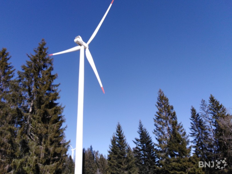 La pétition contre les éoliennes du Crêt-Meuron n'est pas recevable selon une commission du Grand Conseil. (image: illustration)