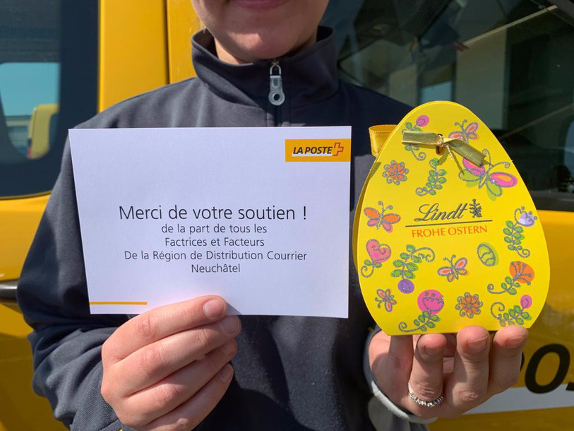 Environ 500 chocolats seront distribués jeudi par les factrices et facteurs de Neuchâtel (photo : Région de Distribution Courrier de Neuchâtel).