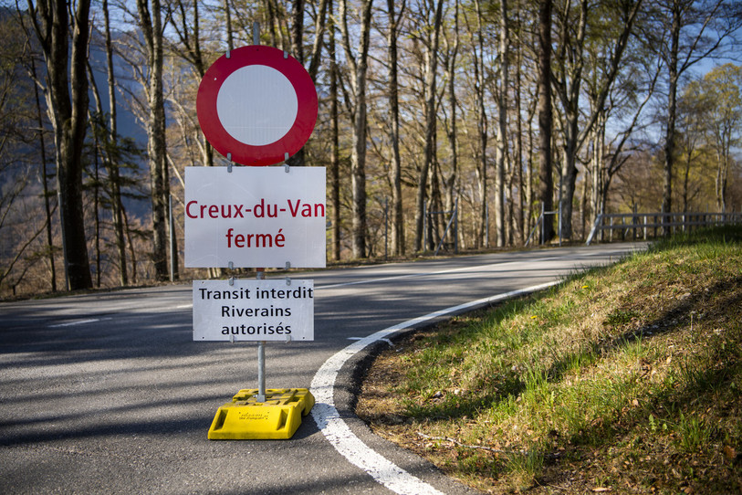 Les routes d'accès au Creux-du-Van sont fermées ce jeudi. (Photo : KEYSTONE/Jean-Christophe Bott)
