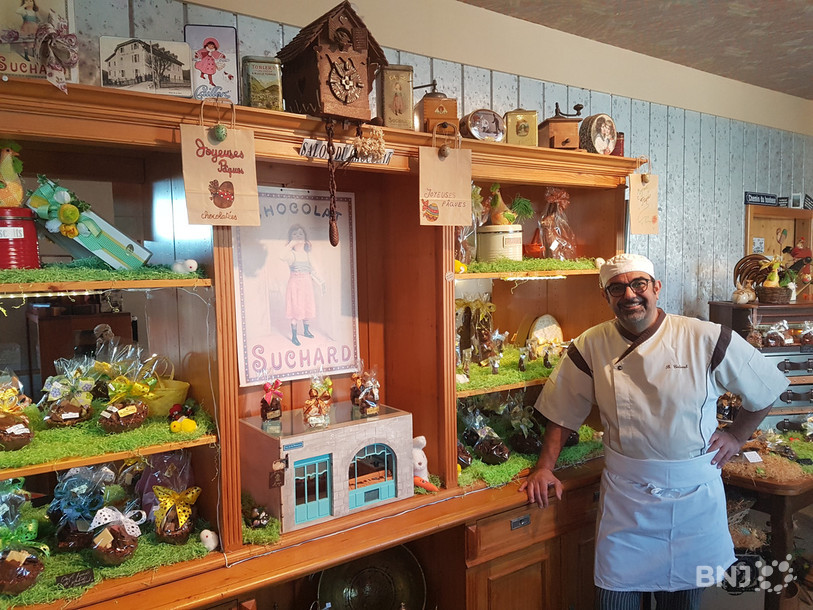 Les rayons de la chocolaterie de Bernard Colomb se vident moins facilement cette année à Glovelier.