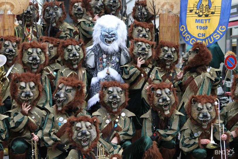 Les masques ont de bonnes chances d'être de nouveau de sortie en 2021 pour le carnaval de Bienne. (Photo: archives)