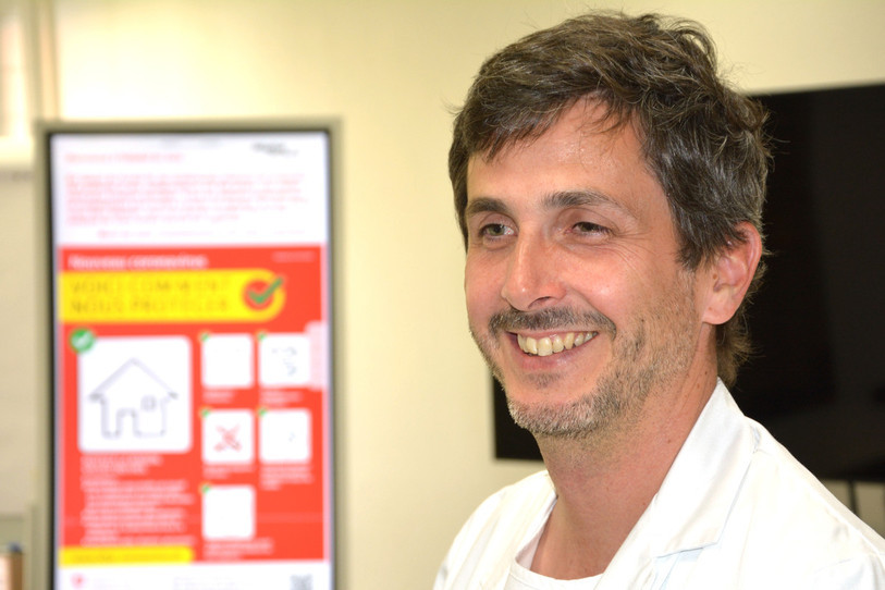 Yannick Mercier, directeur médical de l'Hôpital du Jura, se montre satisfait de la gestion de la pandémie par son établissement.