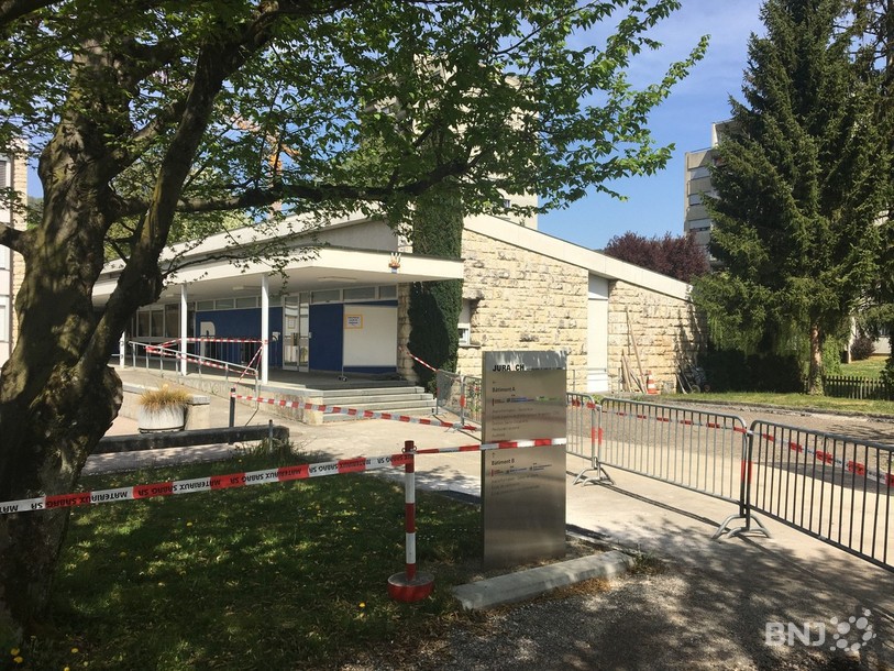 A Delémont, les patients sont accueillis à la rue de l'Avenir. Toute une procédure a été mise en place pour les consultations.