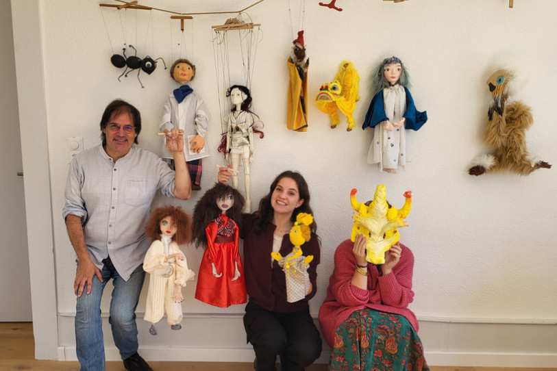 Blaise Mulhauser, directeur du Jardin botanique, Loriane Isler, marionnettiste et art-thérapeute, et Marianne de Reynier, responsable Atelier des musées, ont présenté, fin novembre, la série d’ateliers de création de marionnettes qui sera proposée au public dès le mois janvier.