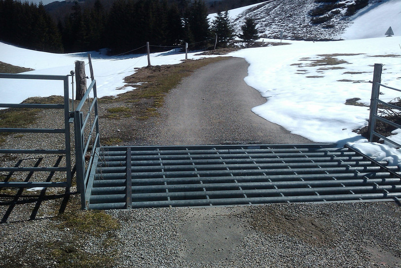 Les promeneurs doivent respecter le travail des agriculteurs. Il convient notamment de fermer les clédars après le passage. (Photo : Xfigpower / CC BY-SA (https://creativecommons.org/licenses/by-sa/3.0))
