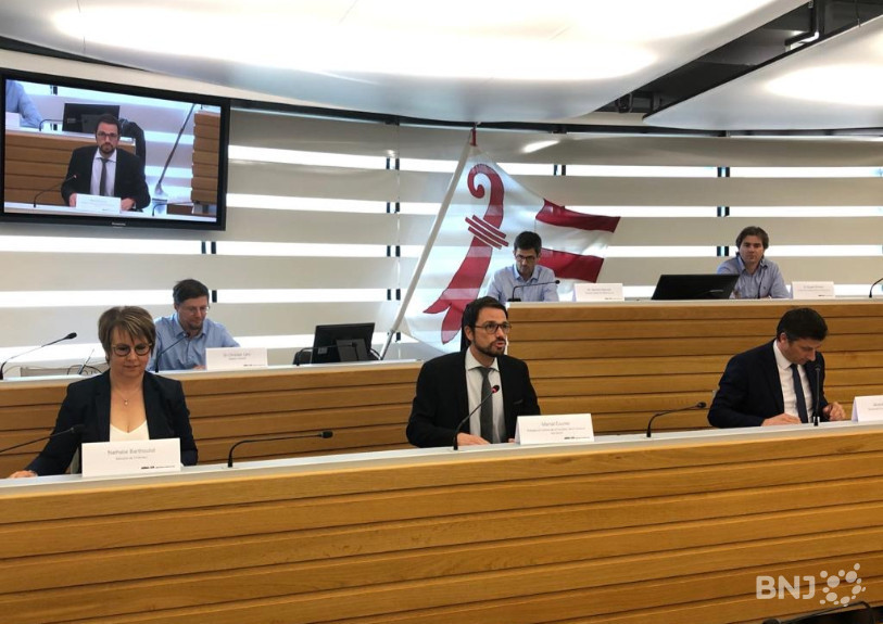 Trois ministres du Gouvernement jurassien et trois docteurs se sont exprimés devant la presse vendredi matin.