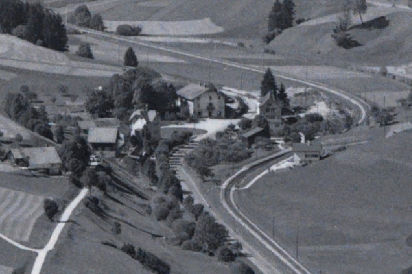 La fabrique de Pontenet en 1957. (Photo: ETH-Bibliothek Zürich, Bildarchiv/Stiftung Luftbild Schweiz / Fotograf: Friedli, Werner / LBS_H1-020820 / CC BY-SA 4.0)