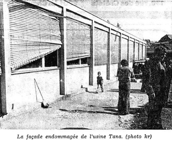 La façade de la Tana après l'explosion, photo qui illustre l’article d'époque de L'Impartial. (Photo: http://www.lexpressarchives.ch/Olive/APA/SwissSNP_Fr/SharedView.Article.aspx?href=IMP%2F1976%2F03%2F29&id=Ar00903&sk=D7AE7C35&viewMode=image)